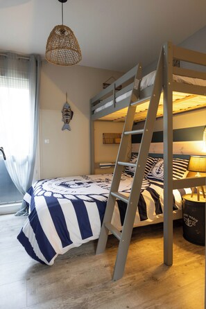 2 bedrooms, iron/ironing board, free WiFi, bed sheets