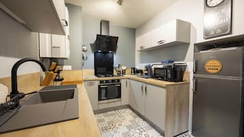 Microonde, forno, piano cottura, lavastoviglie