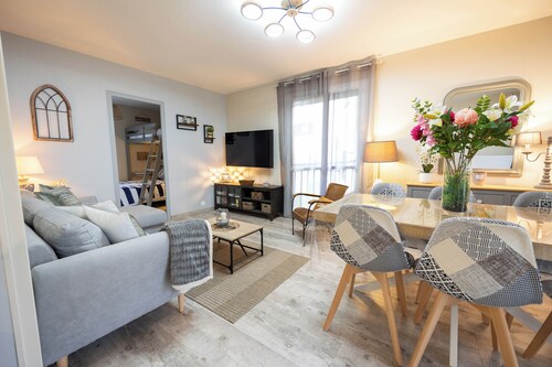 2 bedroom apartment with private parking Normandy BAYEUX 