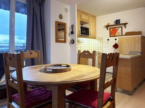 Dining - 100m from resort center, 7th floor, view lake/mountain/panoramic, 45m², Les Orres (Les Orres)
