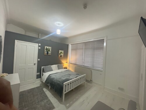 Bed & Breakfast - 2 Double Rooms With Ensuites