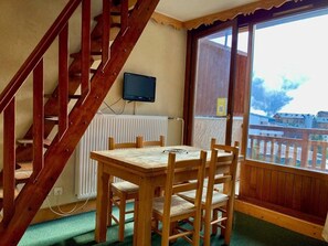 Dining - 20m from resort center, 7th floor, balcony, tv, ski locker, 50m², Les 2 Alpes (Les Deux Alpes)