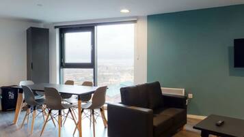 Apartment, 3 Bedrooms, Non Smoking | Living area