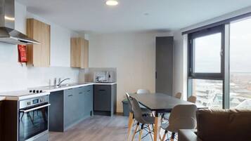 Apartment, 3 Bedrooms, Non Smoking | Private kitchen