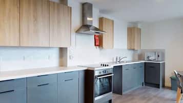 Apartment, 3 Bedrooms, Non Smoking | Private kitchen