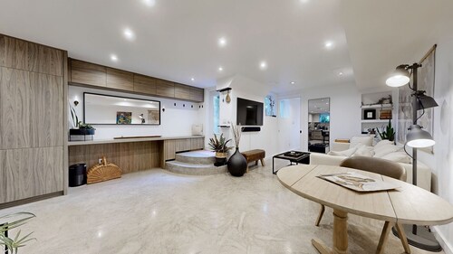 Spacious & Sunny 1BD with Backyard