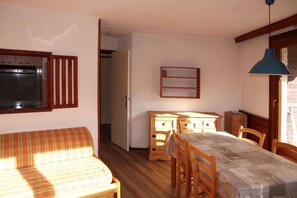 Dining - Resort center, 7th floor, view mountain, balcony, tv, ski locker, 38m², Les Orres (Les Orres)