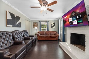 Smart TV, fireplace, DVD player - "Vineyard Villa" - Incredible Location & Amenities, Spiderman Themed Kids Room (Statesville)