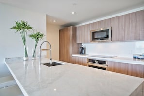 Fridge, microwave, oven, stovetop - Luxury Condo on the Water, Steps to Beach (Fort Lauderdale)