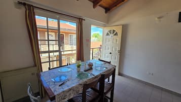 Familie appartement, meerdere bedden, privébadkamer | Dineerruimte
