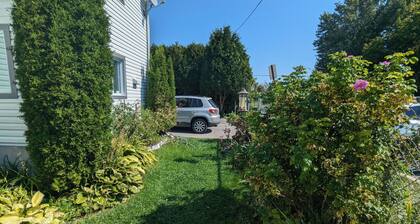 Comfy by the 3 Rivers Pointe-Gatineau 3-4 month Rental Nov20-March31 OwnerInSun