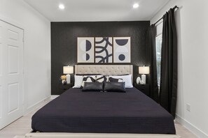 3 bedrooms, iron/ironing board, free WiFi, bed sheets - Stylish 3 Bedroom Getaway Just Minutes from Central Houston (Houston)