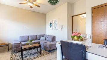 Căn hộ tiện nghi đơn giản | Khu phòng khách