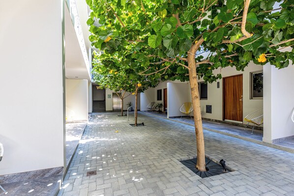 المنشأة من الخارج