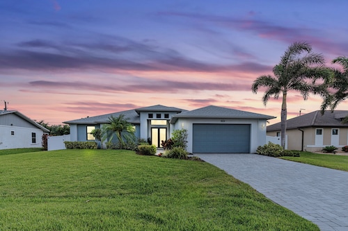 Luxurious Cape Coral Escape with Private Pool – Your Home Away from