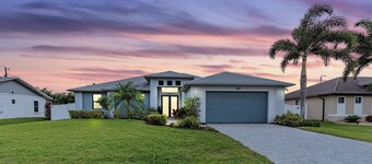 
Luxurious Cape Coral Escape with Private Pool – Your Home Away from 
