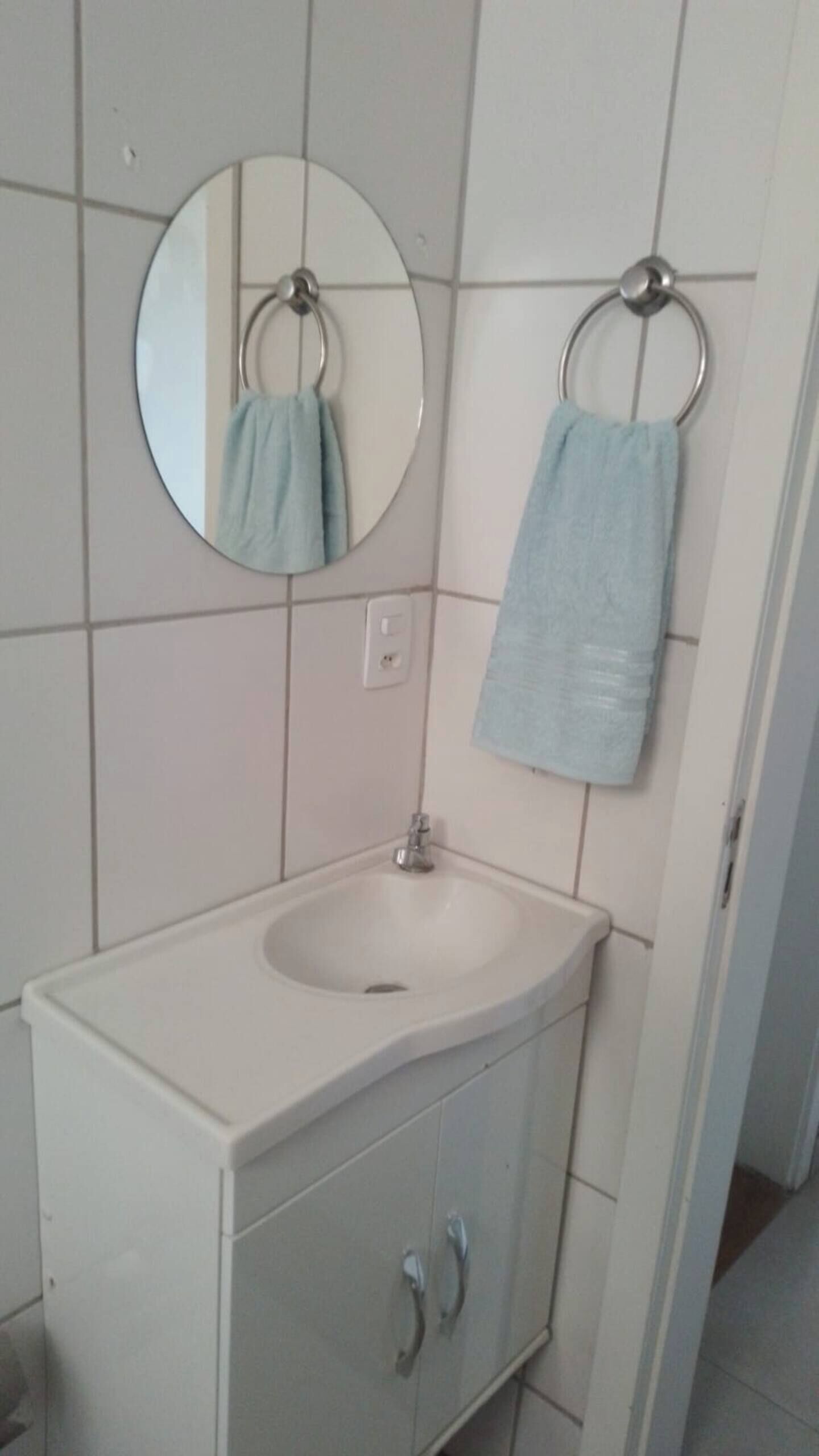 Toalhas de banho, sabonete, shampoo 