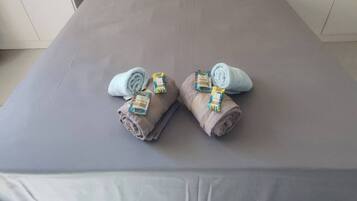 2 chambres, fer et planche à repasser, Wi-Fi, draps fournis