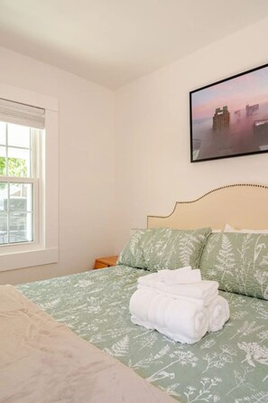 2 bedrooms, desk, iron/ironing board, travel cot