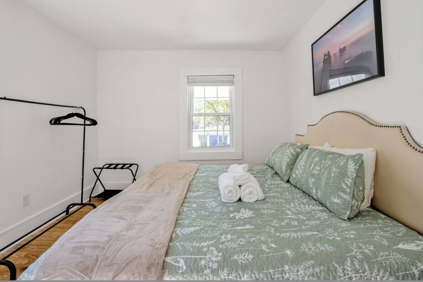 2 bedrooms, desk, iron/ironing board, travel crib