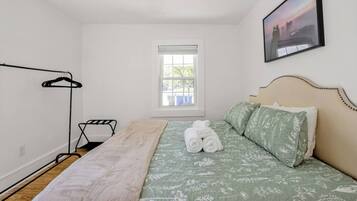2 bedrooms, desk, iron/ironing board, travel crib