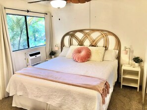 2 chambres, bureau, fer et planche à repasser, lit parapluie