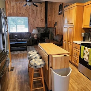 Smart TV, fireplace - Cozy 2-bedroom Ruidoso Retreat (Ruidoso)