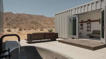Mountain View King with Outdoor Tub