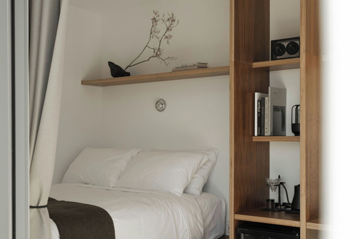 Suite, 1 Queen Bed | Premium bedding, desk, laptop workspace, WiFi (free)