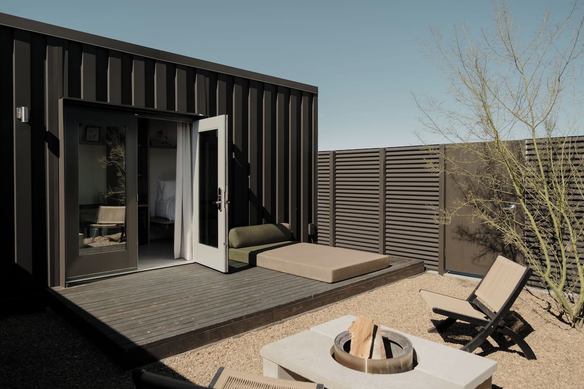 Moonlit Patio Queen | Sengetøy av topp kvalitet, skrivebord og skrivebord for bærbar PC