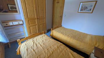 3 chambres, fer et planche Ă repasser, lit parapluie, Wi-Fi