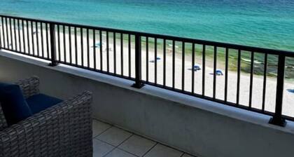 Beachfront Oasis! 2BR,2BA with Private Beach Access and free upfront parking.