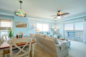 Smart-TV, Tischfußball, Tischtennisplatte, Bücher