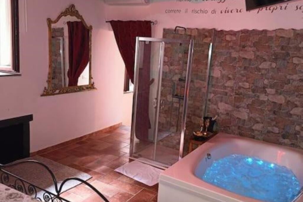 Jetted bath, free toiletries, hair dryer, bathrobes