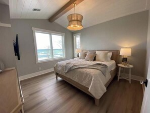 3 室のベッドルーム、デスク、WiFi (無料)、ベッドシーツ