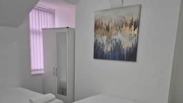 2 bedrooms, iron/ironing board, WiFi, bed sheets