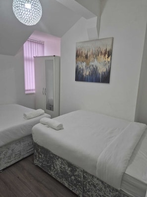 2 soverom, strykejern/-brett, wi-fi og sengetøy