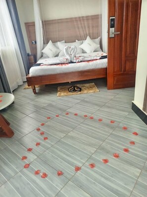 Tirai kedap cahaya, kedap suara, setrika/meja setrika, dan Wi-Fi gratis