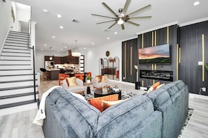 Living area - Opal Oasis Lodging - MedCenter - Downtown

 (Houston)