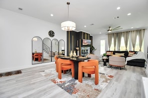 Dining - Opal Oasis Lodging - MedCenter - Downtown

 (Houston)