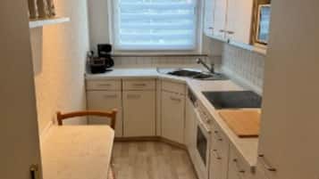 Comfort Condo, Non Smoking, City View | Private kitchen
