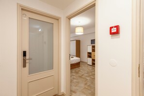 Phòng Deluxe, nhiều giường, ban công, quang cảnh thành phố (Quarto A1) | Truy cập Internet không dây miễn phí 