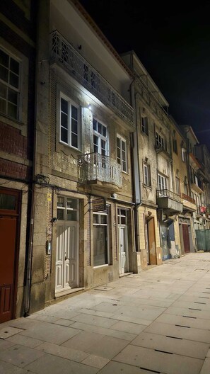 Front of property - Rooms4you 1 in historic center of Braga (Braga)