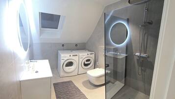 Een douche, een haardroger, zeep