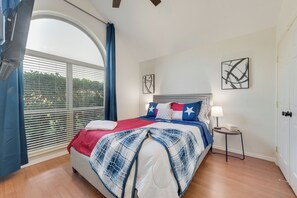 4 bedrooms, iron/ironing board, WiFi, bed sheets