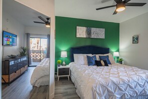 2 bedrooms, desk, iron/ironing board, travel cot - ASU + Mill Ave Stay | Hot Tub | Free Parking + Gym (Tempe)