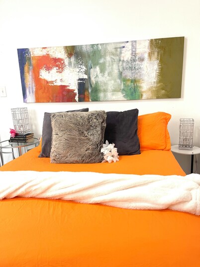 Modern Oasis, Charming 3-bedroom 2 Bath house