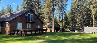 Tranquil Ski Retreat + Hot Tub + Mins to Brundage Ski Resort & McCall 4 bd+WiFi