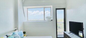 WV Towers Studio with Pool Access