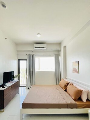 Iron/ironing board, WiFi, bed sheets, wheelchair access - Spacious Studio at WV Towers (Iloilo City)